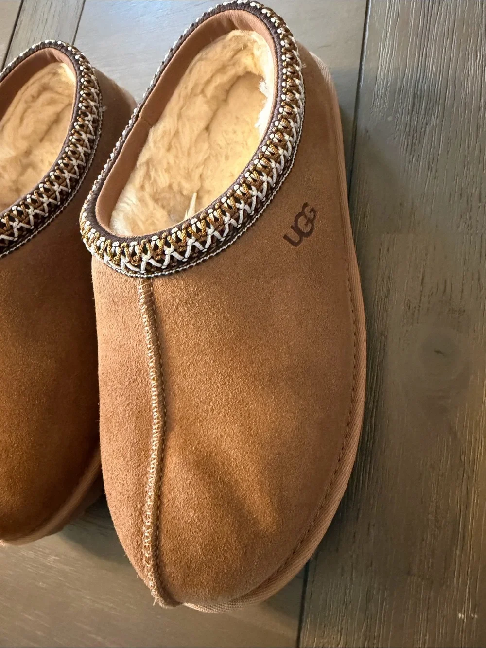 UGG Big Kids Chestnut Slip-On Shearling-Lined Tasman Slippers - size 4